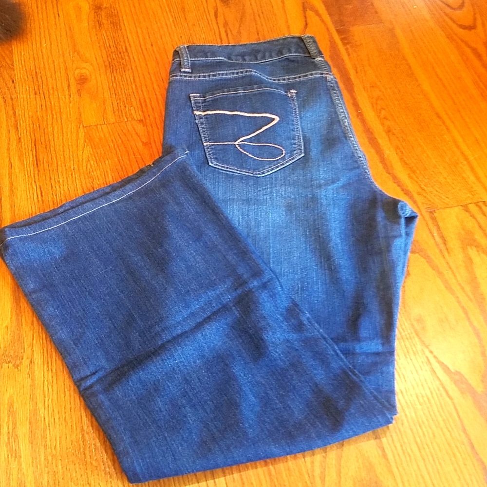 Seven Jeans - Boot Cut - Size 14 - Must have jeans!